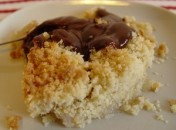 Crumble aux poires, sauce chocolat, sans oeufs