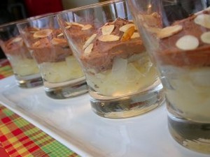 Mousse au chocolat sur lit de poires sans oeufs, sans lait, sans gluten
