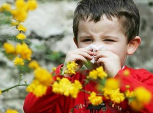 Enfant qui éternue