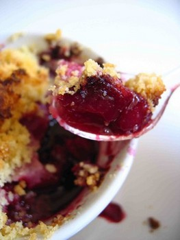 Crumble aux fruits rouges et au vinaigre de tomates sans œufs