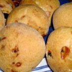 Petits pains aux raisins et romarin