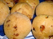Petits pains aux raisins et romarin Petits pains aux raisins et romarin
