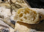 Fougasse à l’origan, aux olives et au parmesan
