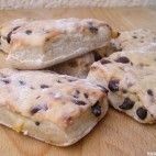 Petits pains aux pépites de chocolat et aux écorces d’oranges confites