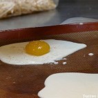 Oeufs au plat en cuisine moléculaire