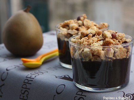 Crumble Danette chocolat noir poires noisettes