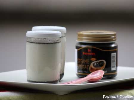 Yaourts à la pâte de sésame noir