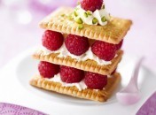 Mille-feuilles de petits beurre aux framboises Mille-feuilles de Petits beurre aux framboises