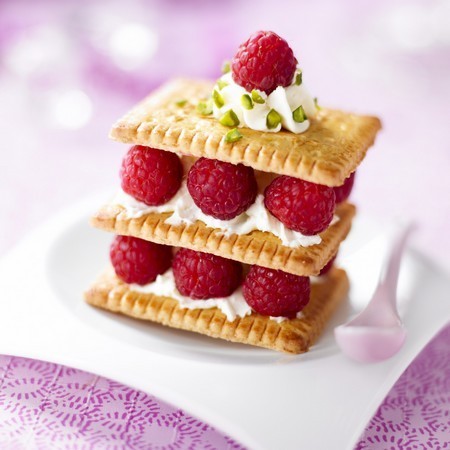 Mille-feuilles de petits beurre aux framboises Mille-feuille de petits beurre aux framboises