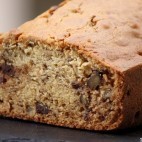 Cake à la banane, aux noix et aux pépites de chocolat