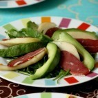 Salade de magret fumé avocat et poires