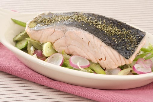 Saumon vapeur sauce thé vert et fondue de poireaux aux raisins Saumon vapeur sauce thé vert et fondue de poireaux aux raisins