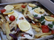 Filets de poisson rôtis [merluchon] aux pommes de terre et tomates