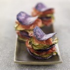 Mille feuilles de pommes de terre Vitelotte, courgette et coppa