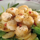 Rosace de coquilles Saint Jacques et pommes de terre Corne de gâte sautées