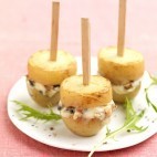 Sucette de pommes de terre aux noix et au Roquefort