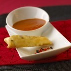 Gaspacho de poivrons et nems au fromage fouetté