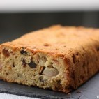 Cake aux poires raisins et cardamome