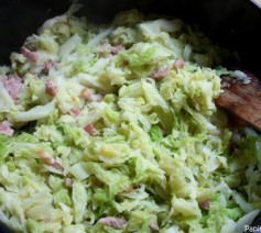 Chou vert et lardons fumés