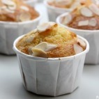 Muffins aux amandes et aux abricots secs