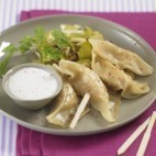 Ravioles de Saint-Jacques, fondue de poireaux et sauce crémée au Floc de Gascogne blanc