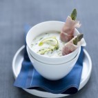 Cappuccino d’asperges vertes et dips de Jambon de Bayonne ©Aoste