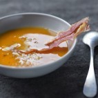 Crème de butternut et chips de Jambon de Bayonne ©Aoste