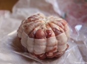 Melon d'agneau cru assaisonné Melon d’agneau aux petits légumes nouveaux