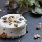 Panacotta au Roquefort, figues et noix
