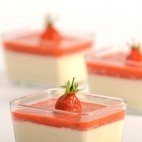 Panacotta à la vanille et son coulis de fraises