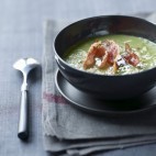 Velouté de petits pois et sa chips de Jambon Serrano ©Aoste
