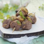 Banderilles de saucisses et champignons - Photo Francis Guillard et stylisme Garlone Bardel