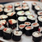 Makis au Sainte Maure de Touraine, zestes de citron vert et tomates confites