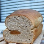 Pain à la purée d'amandes et aux figues