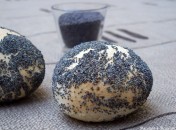 Petits pains au pavot et aux zestes de citron