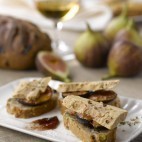 Tartines de foies gras aux figues et noisettes