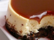 Cheesecake au caramel, aux éclats de nougatine et aux speculoos