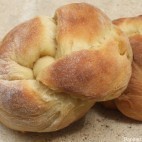 Petits pains au lait, au thé et aux zestes de citron confit