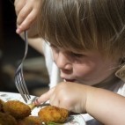 little girl eating french fries © joanna wnuk - Fotolia.com little girl eating french fries © joanna wnuk - Fotolia.com