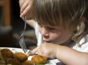 Les menus enfants des restaurants, c’est consternant !