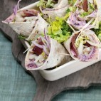 Wraps à la tome de brebis, à l'oignon rouge et au magret fumé