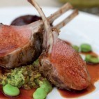 Carré d'agneau et salsa verde ©Annabel Langbein