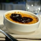 Crème brûlée aux noyaux de pruneaux d'Agen