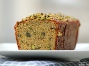 Cake aux pistaches, à l’huile d’olive et aux zestes d’orange {ultra moelleux}