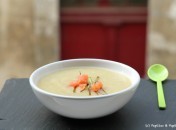 Soupe poireaux pommes de terre au saumon fumé {velouté}