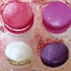 Macarons - Chris Chun - Détail coquelicot rose litchi.jpg