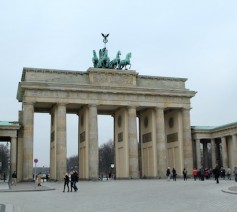 La porte de Brandebourg qui était partie intégrante du mur de Berlin