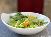 Salade hivernale à l’avocat, orange, oignon rouge et salade romaine