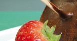 Fraises au chocolat façon sucettes ©Philippe Dufour - Interfel