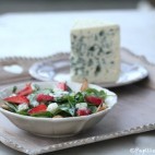 Salade fraises et Roquefort, épinards et Poulet grillé